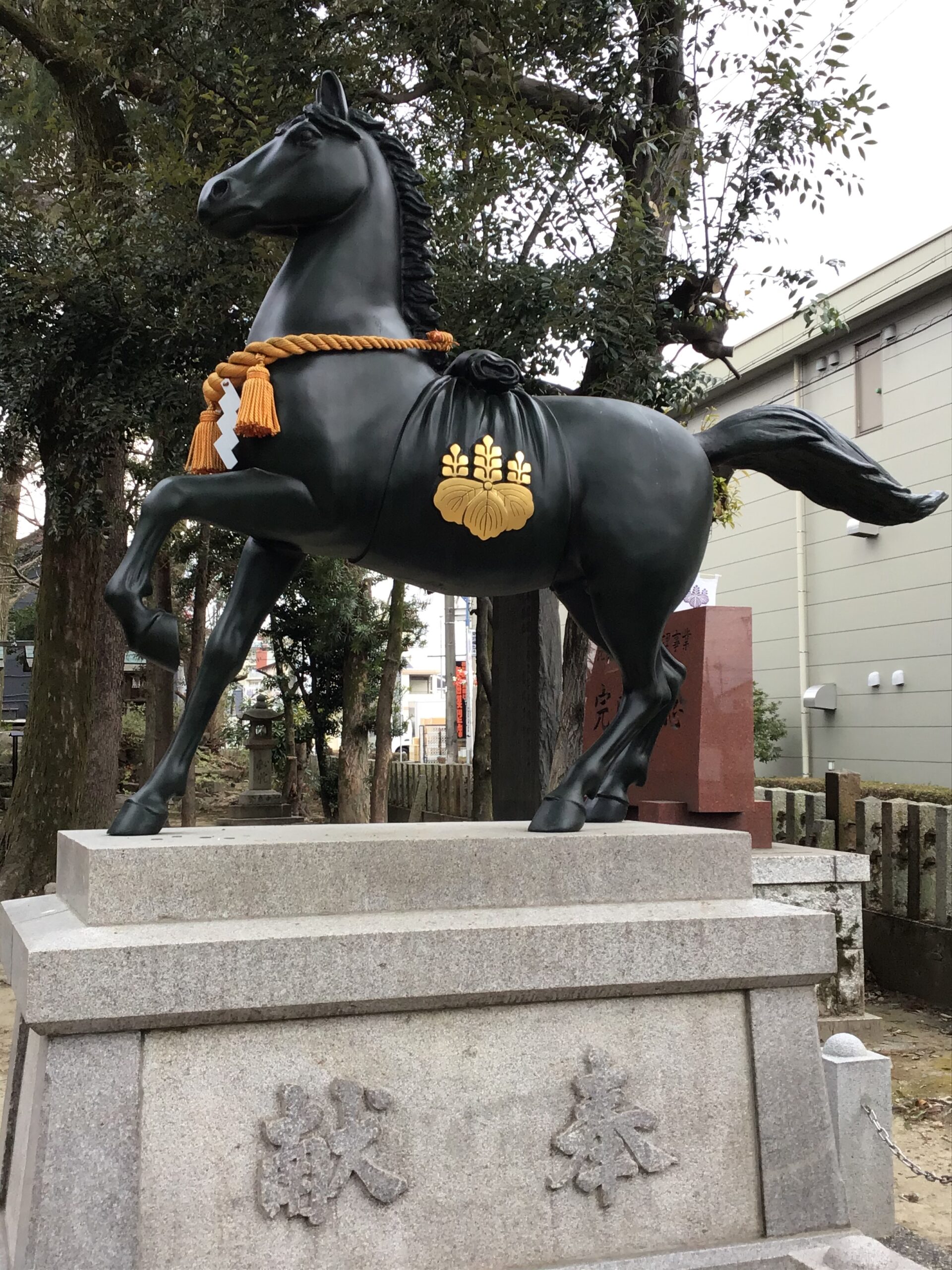 神馬の像がある神社 名古屋市六所神社 | アヒルノヒカリの旅日記